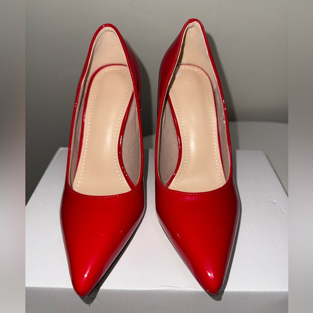 Red pumps - Picture 2 of 6